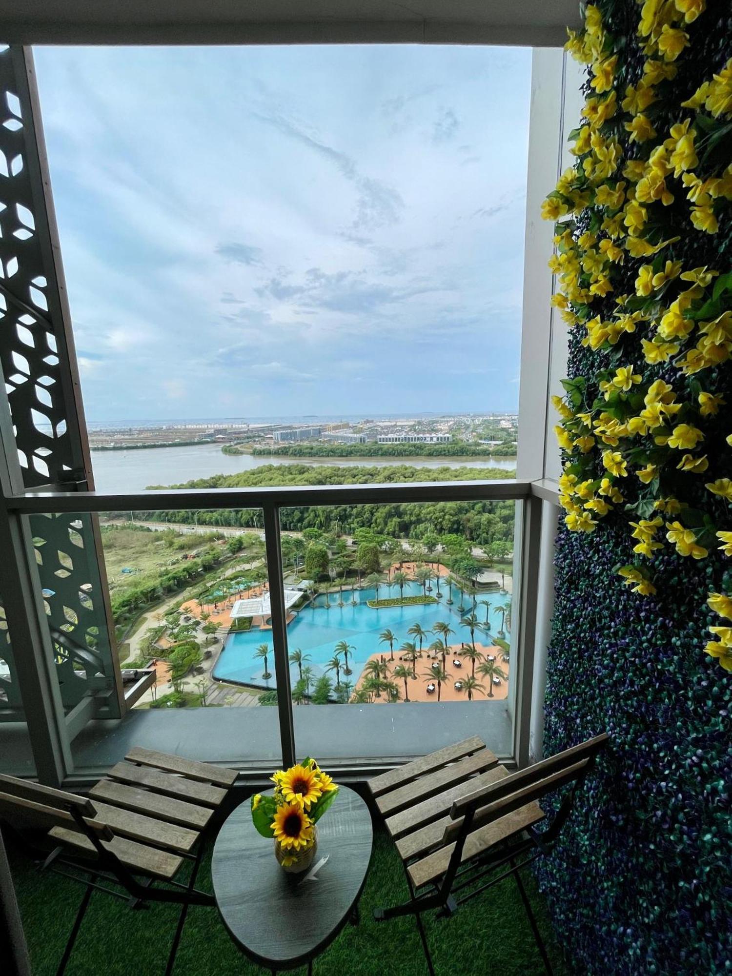 Studio Sea View Apartment At Gold Coast Pik By Mysweethome Jakarta Exteriör bild